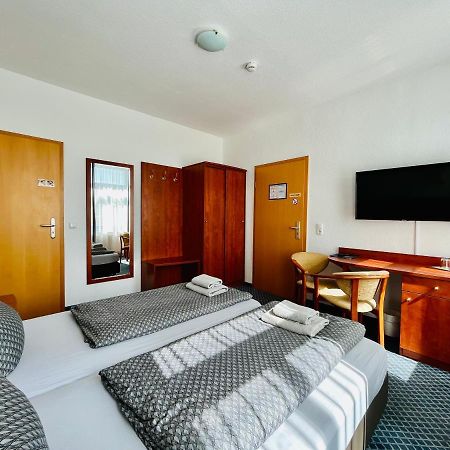 Hotel-Pension "Petridamm" Rostock Bagian luar foto
