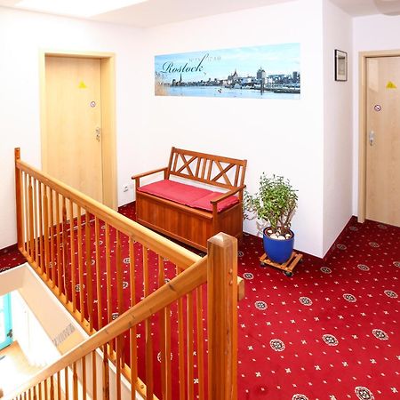 Hotel-Pension "Petridamm" Rostock Bagian luar foto
