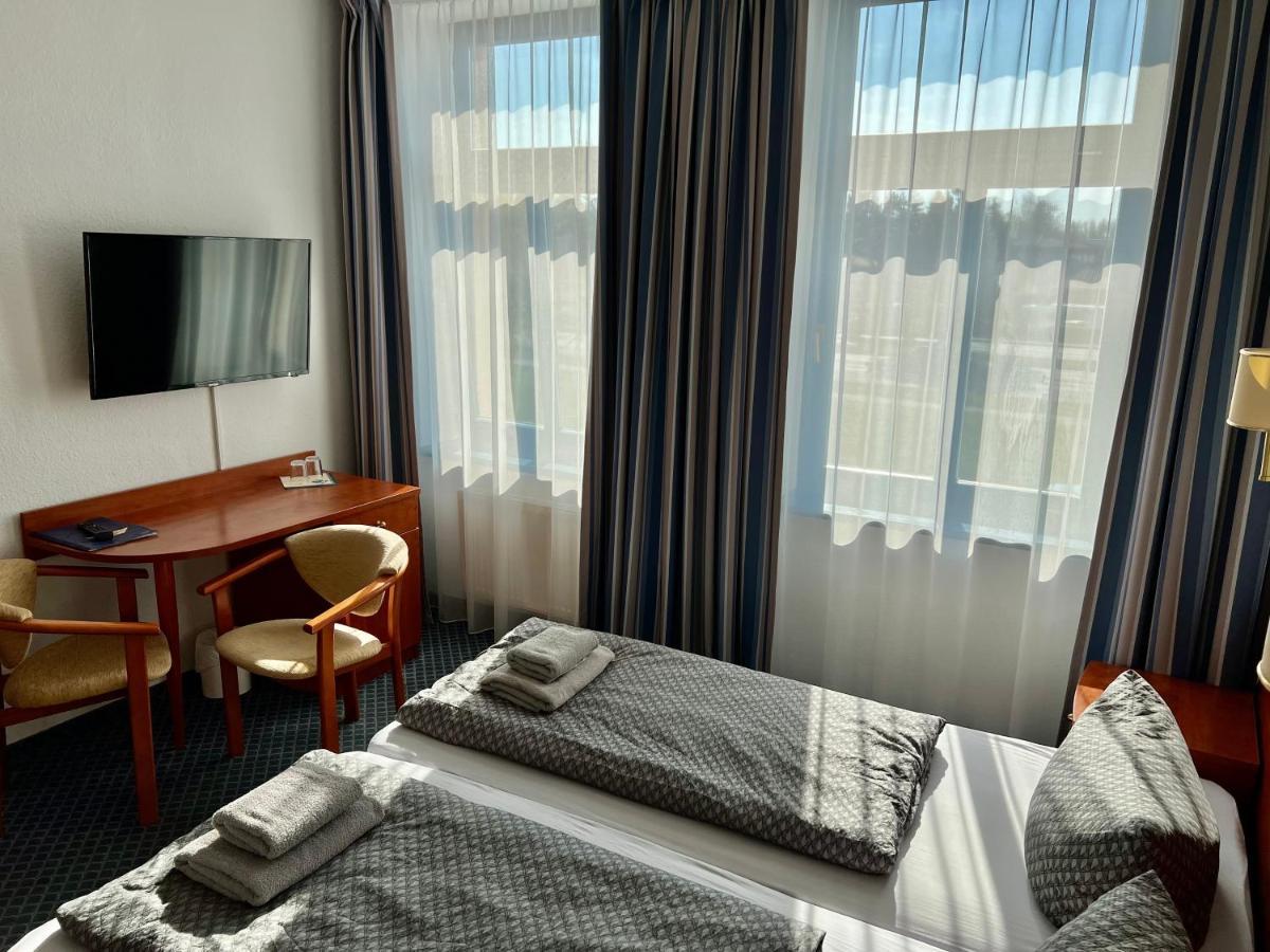 Hotel-Pension "Petridamm" Rostock Bagian luar foto