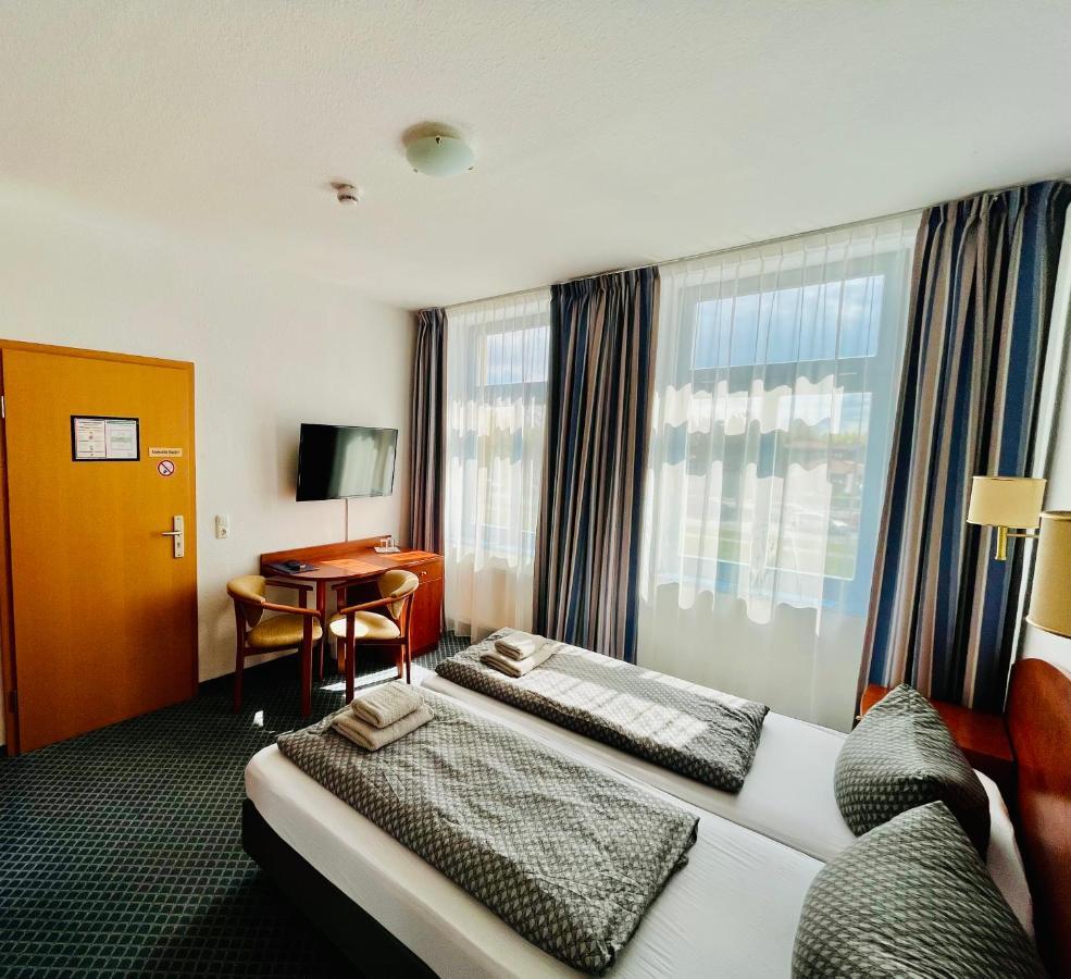 Hotel-Pension "Petridamm" Rostock Bagian luar foto