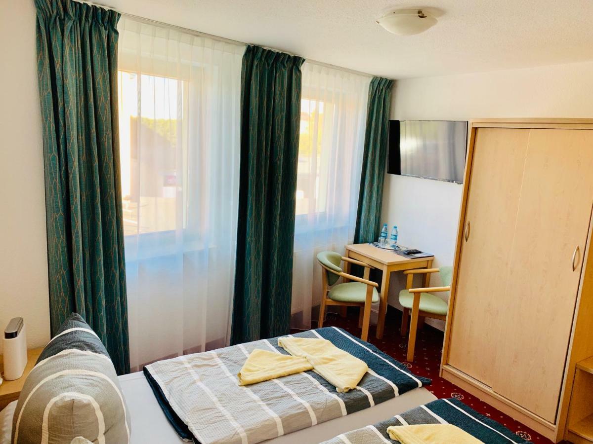 Hotel-Pension "Petridamm" Rostock Bagian luar foto
