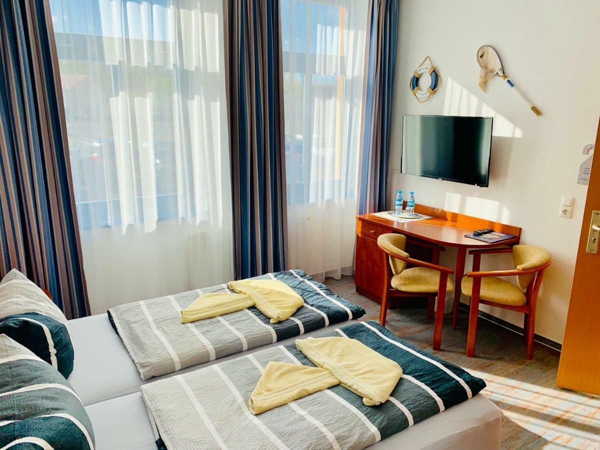 Hotel-Pension "Petridamm" Rostock Bagian luar foto