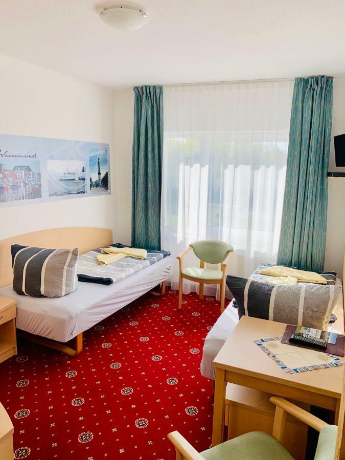 Hotel-Pension "Petridamm" Rostock Bagian luar foto
