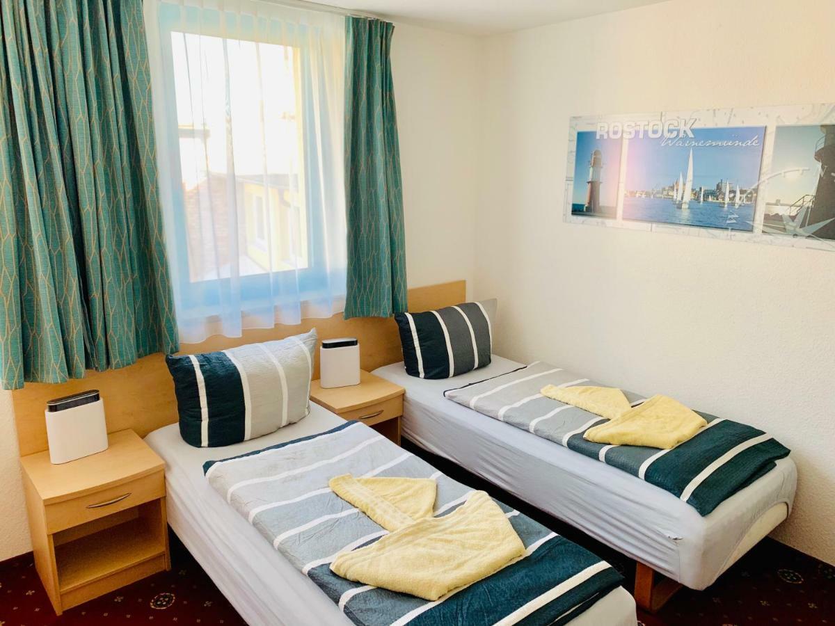 Hotel-Pension "Petridamm" Rostock Bagian luar foto