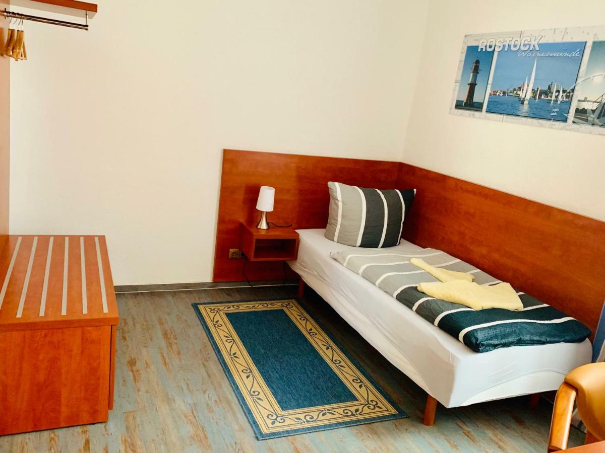 Hotel-Pension "Petridamm" Rostock Bagian luar foto