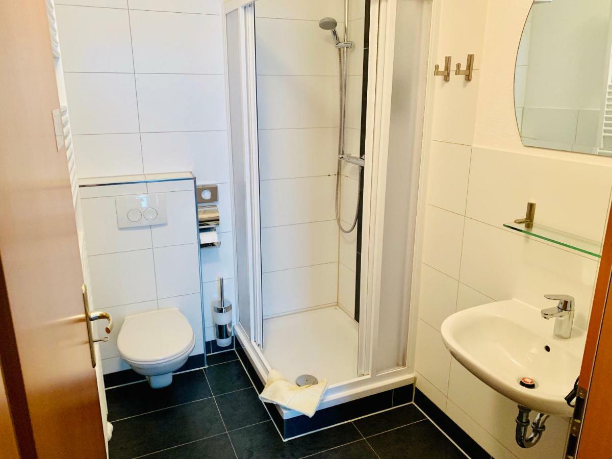 Hotel-Pension "Petridamm" Rostock Bagian luar foto